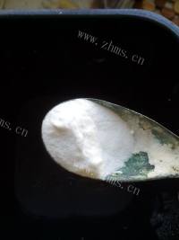 自制黑芝麻花卷做法图解4)