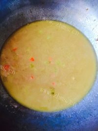 家常菜泡椒鲫鱼做法图解10)
