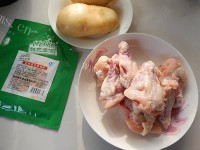 美味的黑椒土豆翅根做法图解1)