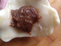自制枣泥菊花酥做法图解7)