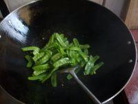 口感饱满的荷兰豆炒牛肉