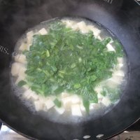 美味的小白菜豆腐汤做法图解8)