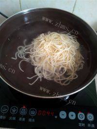 #DIY美食#炸酱面做法图解15)