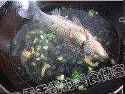 美味的鲫鱼青菜汤做法图解5)