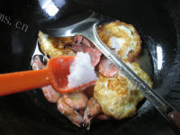 美味可口的鲜虾烧荷叶蛋的做法图解七