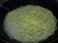 简单的菠菜鸡蛋面做法图解9)
