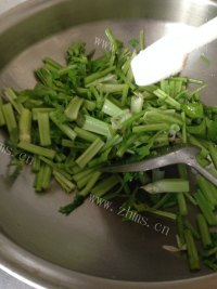 家常菜清炒芹菜做法图解7)