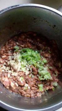 自制猪肉白菜饺子做法图解5)