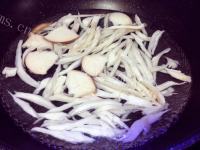 家常菜杏鲍菇炒肉丝做法图解4)