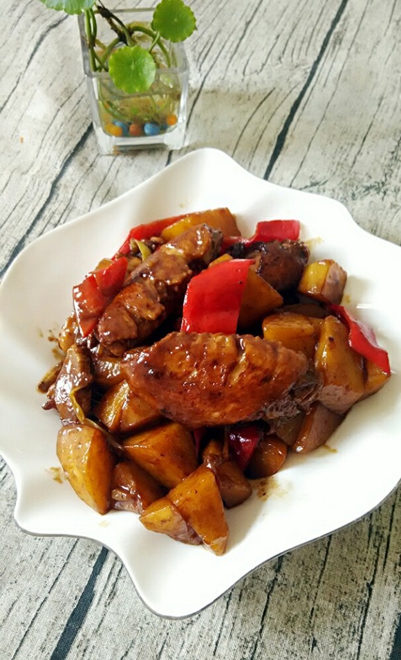 独特的土豆焖鸡翅