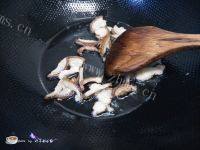 家常菜香芹炒腊肉做法图解7)