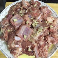 家常菜土豆蒸排骨做法图解5)