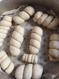好吃的火腿肠卷馒头做法图解8)