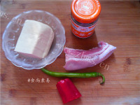 回味无穷的五花肉煎豆腐做法图解1)