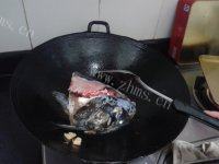 「自创」鱼头豆腐汤做法图解4)