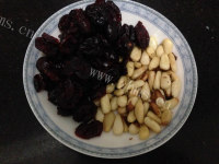 DIY蔓越莓干松子牛奶燕麦做法图解5)