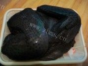 色味俱全的当归乌鸡汤做法图解2)