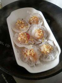 美味的蒜蓉粉丝蒸扇贝做法图解9)