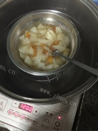 雪梨蒸枇杷做法图解5)