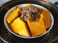 家常菜南瓜粉蒸排骨做法图解11)