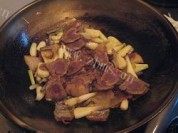 藠头炒腊肉做法图解5)
