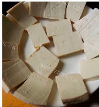 香喷喷的煎豆腐做法图解1)