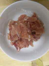 热腾腾的豆芽炒肉做法图解4)