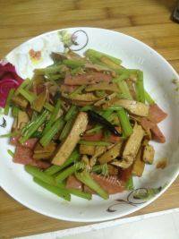家常菜芹菜炒豆干