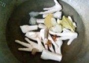 自制山寨版红烧凤爪做法图解2)