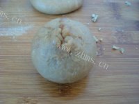 香甜绿豆沙混糖月饼做法图解6)