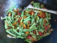 美味的土豆豆角焖面做法图解7)