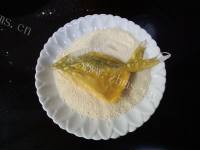 美味的香煎鲳鱼做法图解6)
