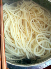 改良美食培根意面做法图解4)
