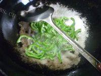 家常菜青椒炒土豆丝做法图解3)