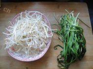 好吃的豆芽炒韭菜做法图解1)