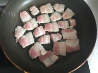 喷香的香煎五花肉做法图解3)