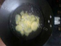美味西红柿土豆咸笋汤做法图解3)