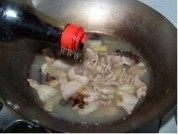 腐竹烧肉做法图解8)