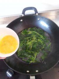 美味的菠菜鸡蛋汤做法图解6)