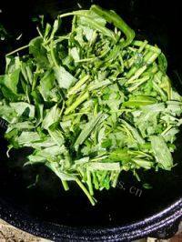家常菜素炒空心菜做法图解4)