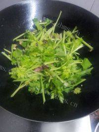 「懒人版」芹菜炒牛肉做法图解6)