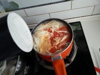 美味的西红柿牛肉面做法图解4)