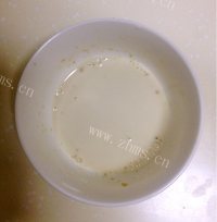 自制牛奶鸡蛋发糕做法图解3)