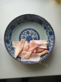 美味的酱炖鲫鱼做法图解4)