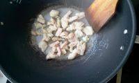 家常菜肉片炒丝瓜做法图解3)