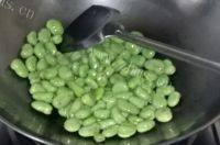 美味的葱油蚕豆做法图解3)
