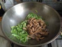 芹菜肉丝炒火腿做法图解9)
