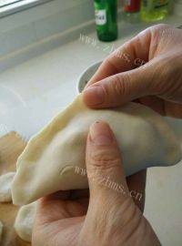 美味早餐韭菜盒子做法图解13)