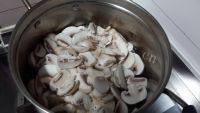 家常菜口蘑肉片做法图解1)