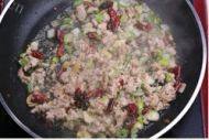 家常菜雪里蕻炒黄豆做法图解11)